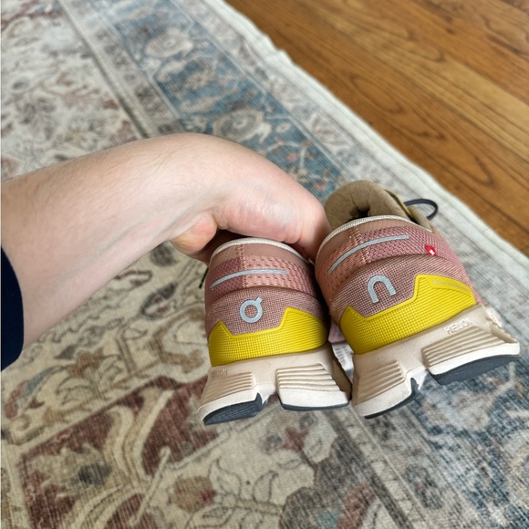 On Running Athletic Shoes Beige Interior Lightweight Design - Picture 7 of 13